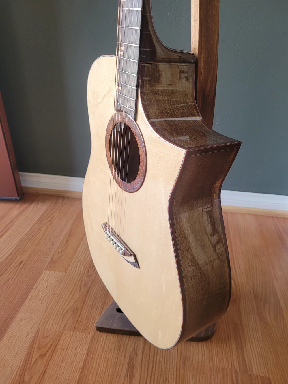 G15 Mango Spruce Cutaway Rt Side