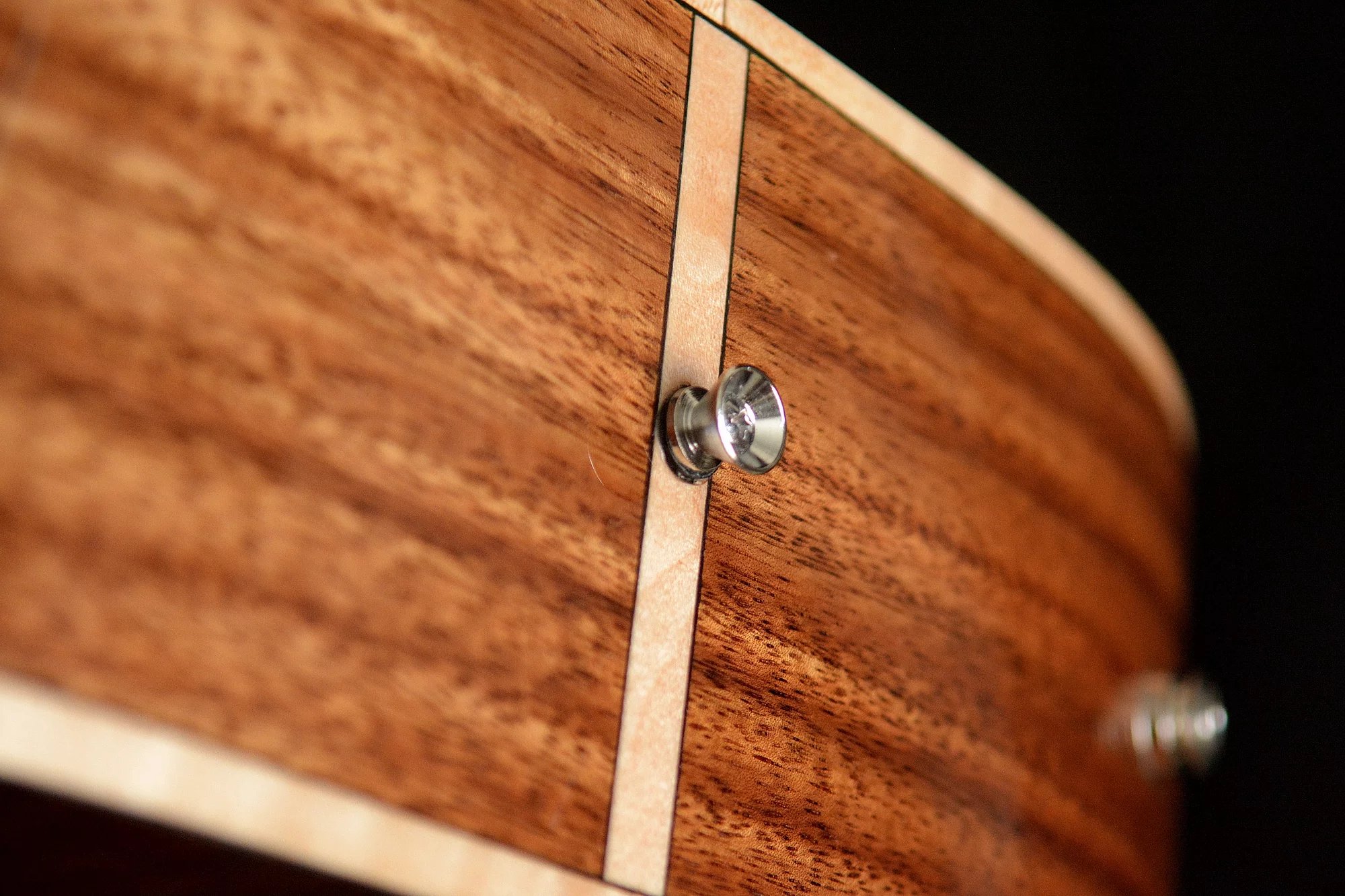 G22 Black Laurel Tail Graft Design