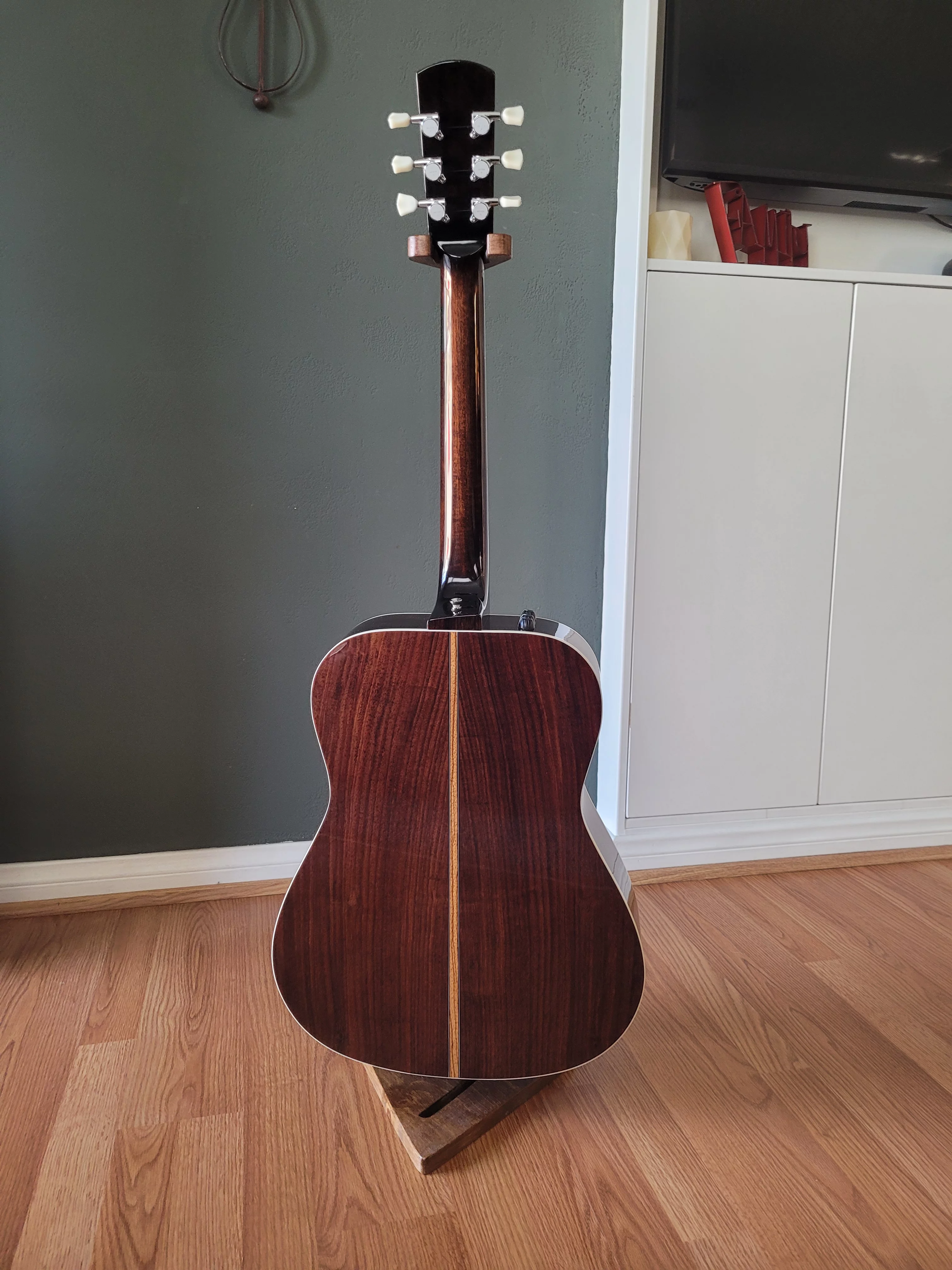 G16 Guitar Back