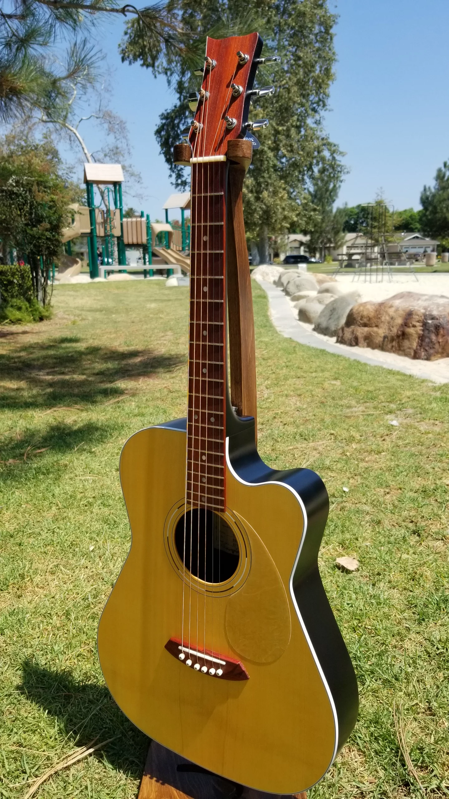 G6 Amber Guitar Rt Side