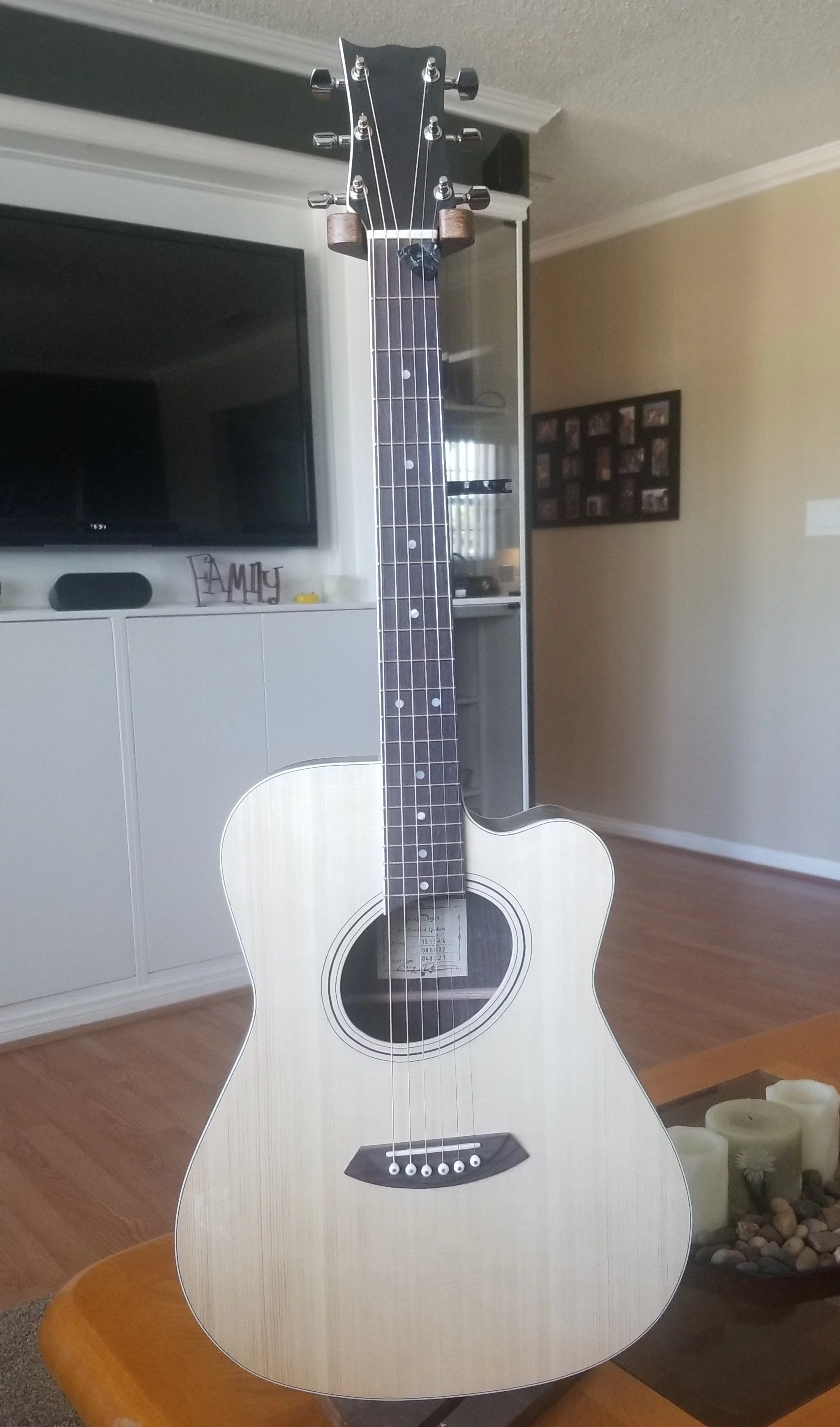 Thinline Cutaway OM Oval Soundhole
